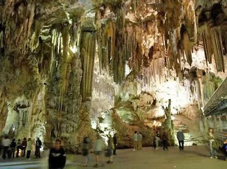 Pueblo Andaluz فيلة نيرخا